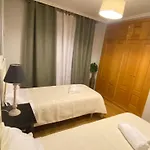 Aires De Toledo-parque Warner Y Madrid En Familia Толедо