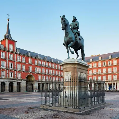 Aires De Toledo-parque Warner Y Madrid En Familia 톨레도